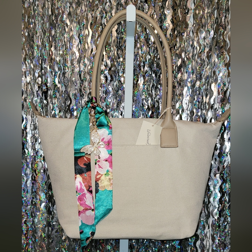 Universal Thread Beige Tote Bag w/ Tulip Or Butterfly Bag Charm - Picture 11 of 13